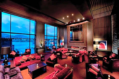 Hilton Queenstown Resort and Spa grounds
